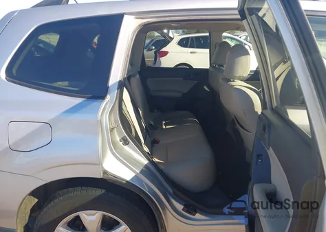 2014 Subaru Forester 2.5I Premium z USA, uszkodzony, nr VIN JF2SJAECXEH542229